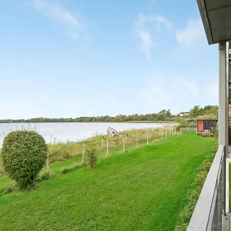 Beautiful In With House Sea View شقة